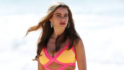Sofia Vergara, 49, Is Sensational In Hot Pink Bikini As She Says She’s ‘Ready’ For The Weekend - hollywoodlife.com