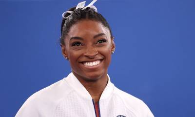 Simone Biles gets emotional with her fans amid difficult decision to withdraw - us.hola.com - Tokyo