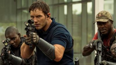 Chris Pratt’s ‘The Tomorrow War’ Panned as ‘Garbage Pizza’ and ‘Starship Troopers for Dummies’ by Critics - thewrap.com