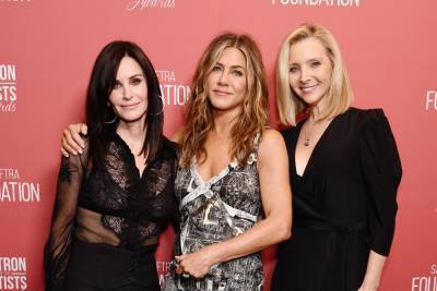 The Women Of ‘Friends’ Reunite Once Again For 4th Of July Party - etcanada.com - USA - county Independence
