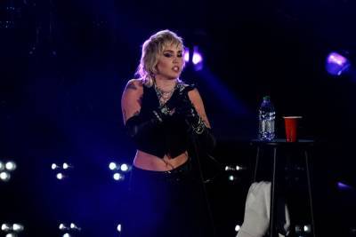 Miley Cyrus Shouts Out ‘Free Britney’ At Vegas Concert - etcanada.com - Las Vegas