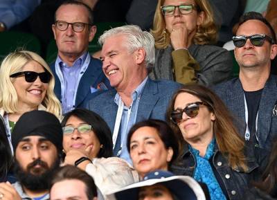 Giggling Phillip Schofield crashes Holly Willoughby’s Wimbledon date with husband - evoke.ie