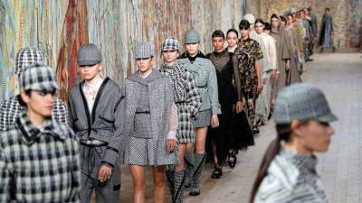 Dior returns to the real-world runway with textured show - abcnews.go.com - Paris