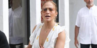 Jennifer Lopez Shops Around The Hamptons With Friends After The 4th of July - www.justjared.com - New York - county Hampton