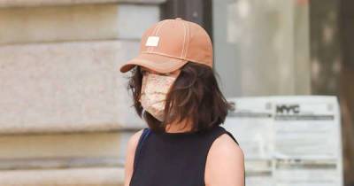 Katie Holmes Wore Joggers With The Sandals Everyone Loves To Hate - www.msn.com - Arizona - city Sandal