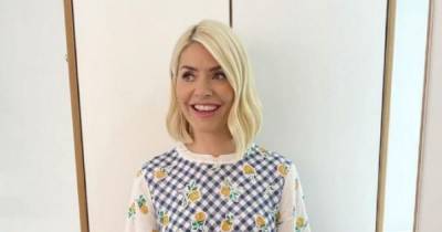 Holly Willoughby shows off trim silhouette in stunning gingham floral dress on This Morning - www.ok.co.uk - Britain
