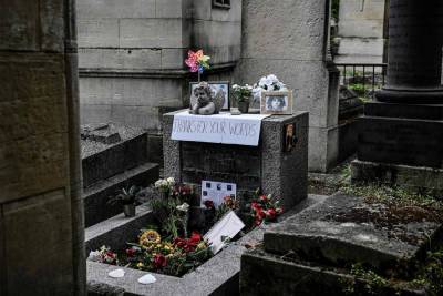 50 years after his death, fans honor Jim Morrison in Paris - nypost.com - France - Germany - county Morrison