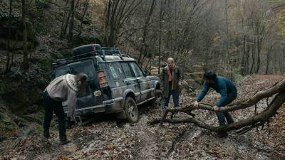 Mud-Splattered Trailer for Directors’ Fortnight Player ‘Intregalde’ Drops - variety.com - Romania