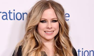 Avril Lavigne's new pictures spark major reaction and has all her fans saying one thing - hellomagazine.com