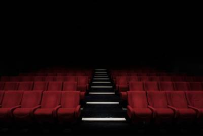 Movie Theater Seats: Which Are The Best? - www.hollywood.com