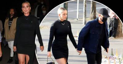 Katy Perry holds hands with fiancé Orlando Bloom by the Eiffel Tower - www.msn.com