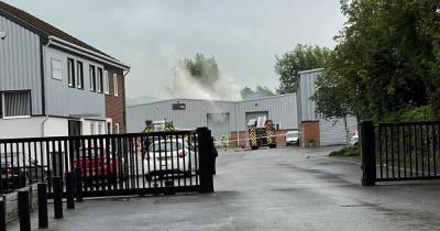 Fire crews tackle blaze at building on Poynton industrial estate - www.manchestereveningnews.co.uk