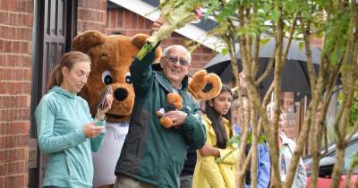 Philip has waved good morning to kids at the primary school outside his house for 40 years - now he's said goodbye - www.manchestereveningnews.co.uk - Manchester
