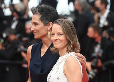 Jodie Foster and wife Alexandra are loved up as ever on Cannes red carpet - evoke.ie