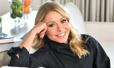 Kelly Ripa proves that she has 2 feet after family photo sparks hilarious conspiracy theory - us.hola.com