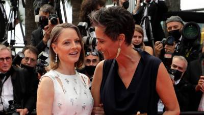 With fluent French, Jodie Foster at home again in Cannes - abcnews.go.com - France - county Foster
