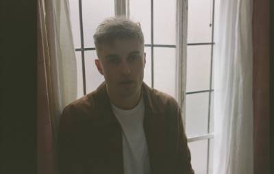 Sam Fender announces new album ‘Seventeen Going Under’ with title track - www.nme.com