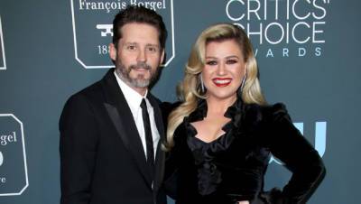 Kelly Clarkson Files Docs To Get ‘Legally Divorced’ From Brandon Blackstock Amid Custody Proceedings - hollywoodlife.com - USA