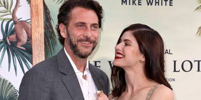 Alexandra Daddario & Boyfriend Andrew Form Make First Red Carpet Appearance Together at 'The White Lotus' Premiere - www.justjared.com - county Pacific