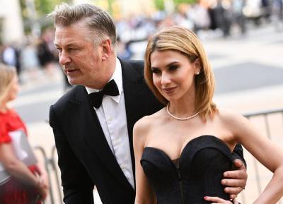 Hilaria Baldwin dubs herself the ‘Dairy Cafe’ as her babies queue to breastfeed - evoke.ie