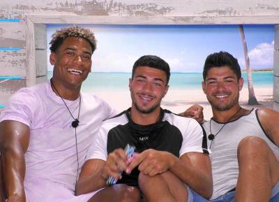 Fed up viewers pick ‘Dream Team’ of former Love Island boys they want back - evoke.ie