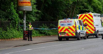 Cops race to Glasgow road after person found injured as forensic tent pictured at scene - www.dailyrecord.co.uk
