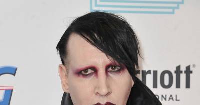 Marilyn Manson turns self into police for alleged spitting incident - www.wonderwall.com - Los Angeles