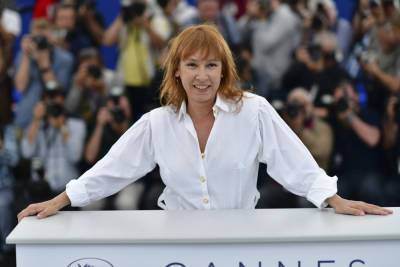 Emmanuelle Bercot On Casting A Real-Life Doctor In Cancer Melodrama ‘Peaceful’, Reuniting With Catherine Deneuve & Covid As Cultural “Amputation” – Cannes - deadline.com - France