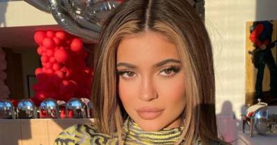 Kylie Jenner jokingly likened to Willy Wonka by fans as she shows off thick fringe - www.ok.co.uk