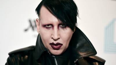 Marilyn Manson surrenders on New Hampshire assault warrant - abcnews.go.com - Los Angeles - Los Angeles - state New Hampshire