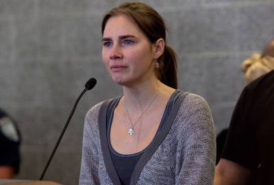 Amanda Knox - Christopher Robinson - Meredith Kerch - Amanda Knox Reveals She Suffered A Miscarriage, Wonders If 'Something' Happened To Her In Italy - perezhilton.com - Britain - Italy - county Knox - city Kerch