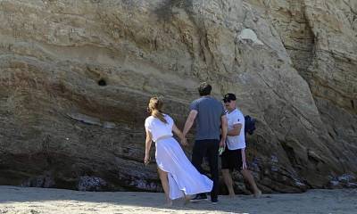 Matt Damon was spotted hanging out with longtime friend Ben Affleck and Jennifer Lopez in Malibu - us.hola.com - Los Angeles - Malibu