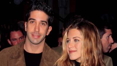 David Schwimmer Just Responded to Rumors He’s Dating Jennifer Aniston After Their ‘Crushes’ on Each Other During ‘Friends’ - stylecaster.com