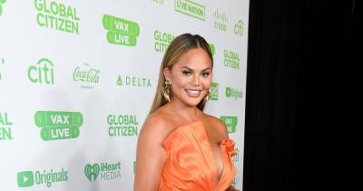 Chrissy Teigen says people are mad that more people aren't mad at her - www.wonderwall.com