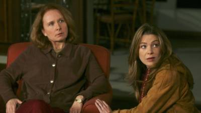 'Grey's Anatomy': Kate Burton Returning as Meredith's Mother in Season 18 - www.etonline.com