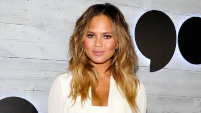 Chrissy Teigen says it's 'funny' that people accuse her of deleting negative comments on social media - www.foxnews.com