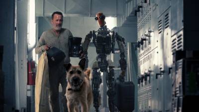 Tom Hanks - Miguel Sapochnik - ‘Finch’ First Look: Tom Hanks, His Dog & A Robot Go On An Adventure This November - theplaylist.net - USA