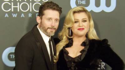 Kelly Clarkson Asks Judge to Restore Her Last Name Amid Brandon Blackstock Divorce - www.etonline.com