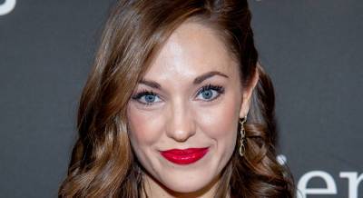 Broadway Star Laura Osnes Reportedly Fired from Show for Not Being Vaccinated - www.justjared.com - county Hampton