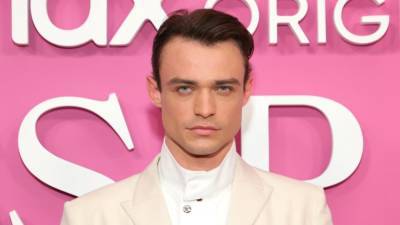 'Gossip Girl' Star Thomas Doherty Says He Got COVID-19 Right Before His Planned Vaccination - www.etonline.com