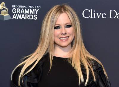 Avril Lavigne Shows Off Golden Hour Views In Stunning Instagram Snaps - etcanada.com