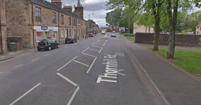 Two arrested after cops swoop on car in Falkirk and recover drugs and cash - www.dailyrecord.co.uk
