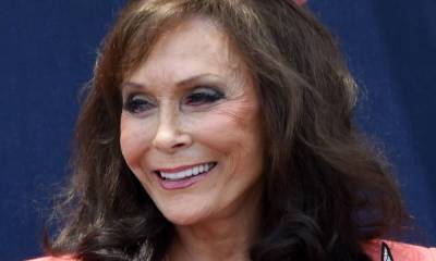 Country star Loretta Lynn celebrates 'proud' moment with uplifting personal message - hellomagazine.com