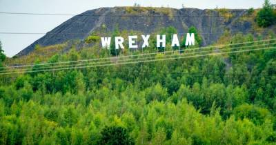Huge Hollywood-style sign erected in Wrexham - but no one is sure how it got there - www.manchestereveningnews.co.uk
