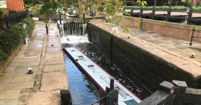 Man rescued from sinking barge as emergency services scrambled to city centre canal - www.manchestereveningnews.co.uk - Manchester