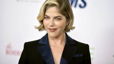 Selma Blair says she's in remission from multiple sclerosis - abcnews.go.com - county Blair - Michigan