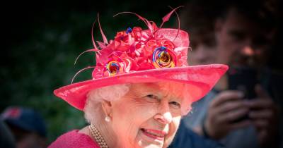 The Queen is to stay at Balmoral on holiday despite worker testing positive for coronavirus - www.manchestereveningnews.co.uk - Scotland