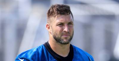 Tim Tebow - Tim Tebow Cut By the Jacksonville Jaguars After Trying to Become a Tight End - justjared.com - Florida - city Jacksonville