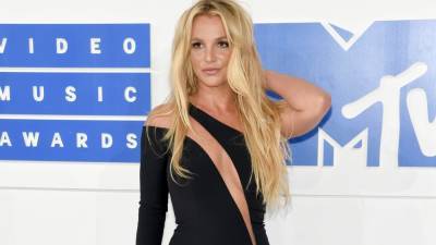 Britney Spears Explained Why She's Been Posting So Many Topless Photos Lately - www.glamour.com