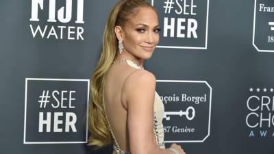 Jennifer Lopez Revealed Her Hair Without Extensions, and She Has the Prettiest Bob - www.glamour.com
